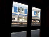 窓から電車.jpg